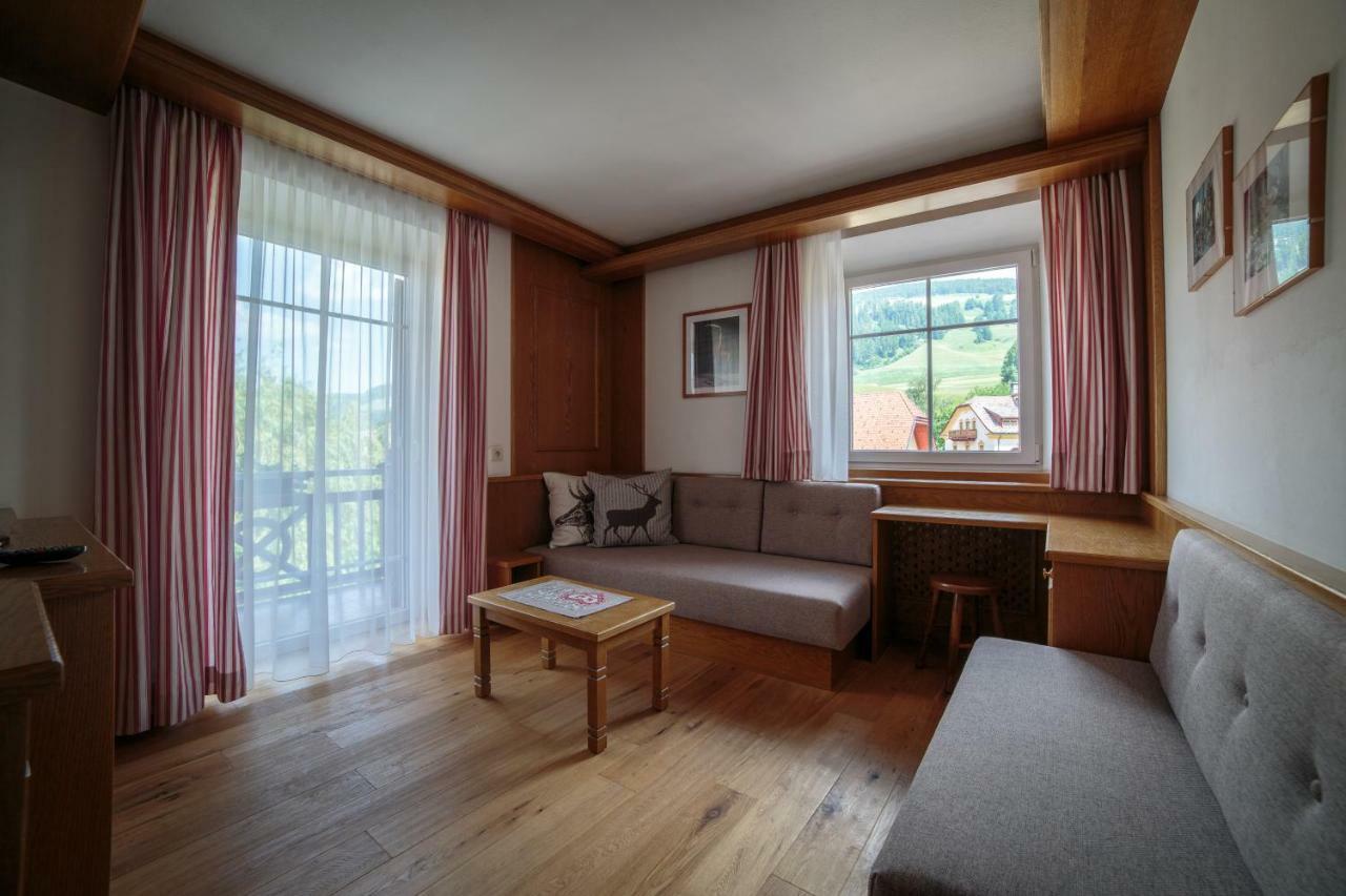 Sapelza Appartementhaus Dobbiaco Luaran gambar